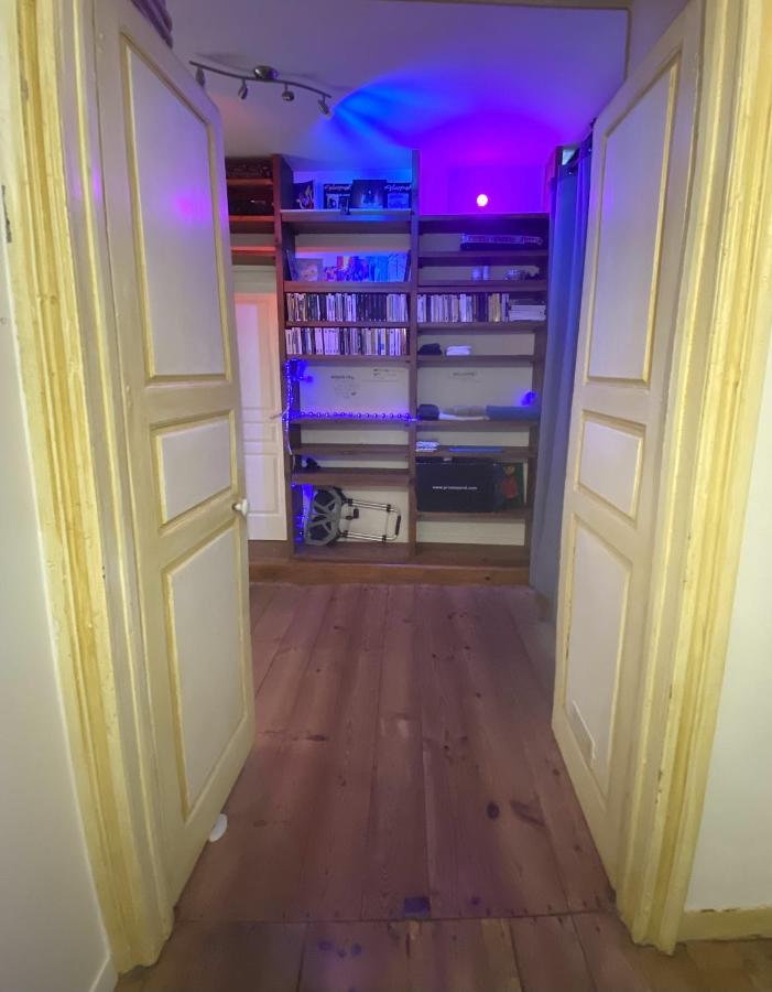 Floydroom'S Pau Chambre Hotes Dans Appartement Partage Proche Chateau Luaran gambar