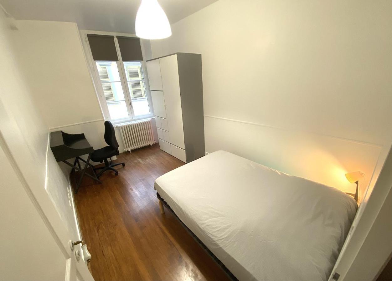 Floydroom'S Pau Chambre Hotes Dans Appartement Partage Proche Chateau Luaran gambar